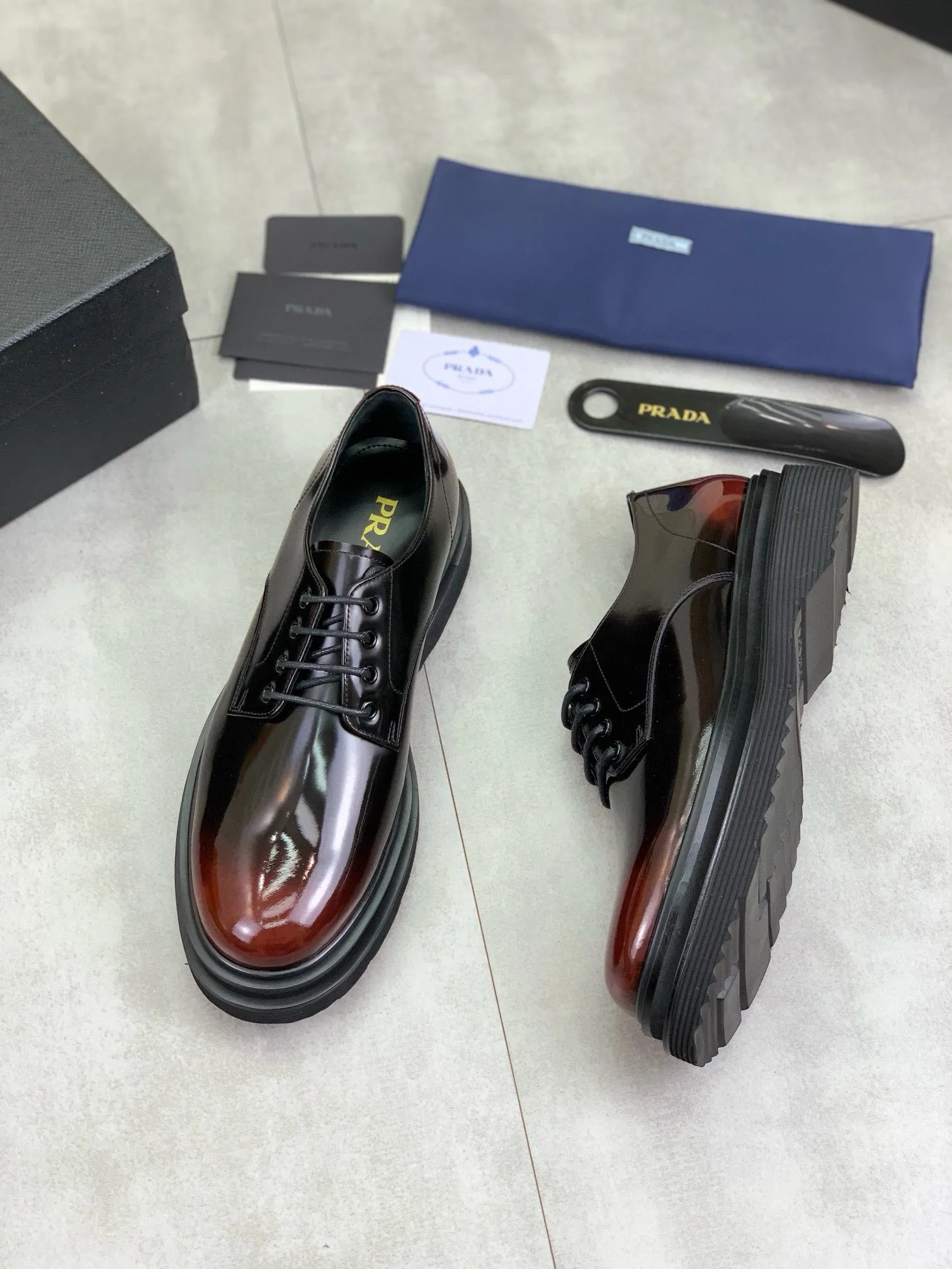 Factory price P880 💰Original quality, top version🔱 ＰＲＡＤＡPrada. Men's business casual leather shoes, top quality products. 1:1 shipment⬆️Luxurious and noble👞All imported original brand fabrics, just to create a more comfortable wearing experience. Upper: Original comfortable open edge bead-rubbed calf leather➕Top imported water-dyed full cow lining, original lightweight and comfortable TPU foam combination bottom✔️Code number: 39-44 (38.45 can be customized)